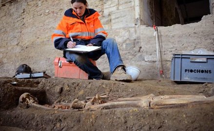 Szkielety w centrum miasta