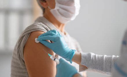 Wolne dla pracownika na szczepienie przeciw COVID-19 wciąż dobrowolne