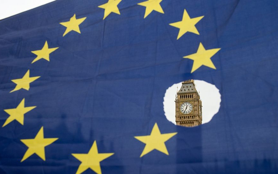 Brexit - gra przechodzi z Brukseli do Londynu