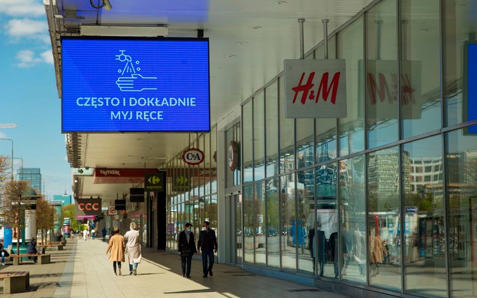 Sklepy zalewają rynek reklamami i mnożą promocje