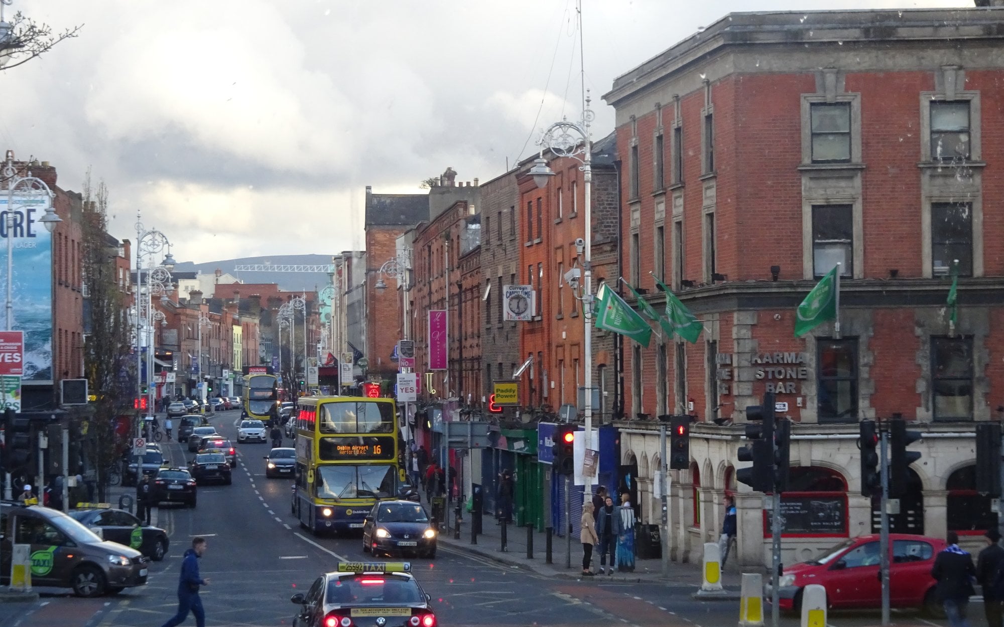 Protesty przeciwko cenom paliw w Irlandii. Duże utrudnienia dla podróżnych