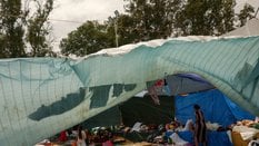 Dzieci śpią na ulicach, politycy się spierają. Kryzys migracyjny w Hiszpanii