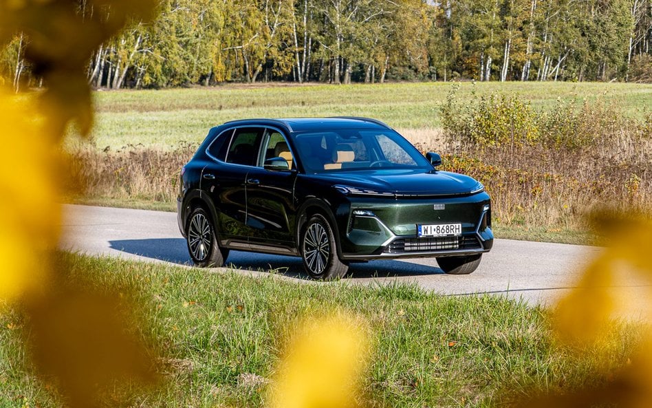 Starray EM-i to drugi model Geely na polskim rynku, ale pierwszy z silnikiem spalinowym