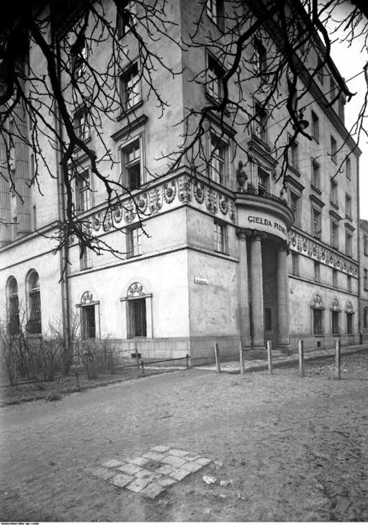 Gmach banku przy ulicy św. Tomasza – wejście do Krakowskiej Giełdy Pieniężnej.