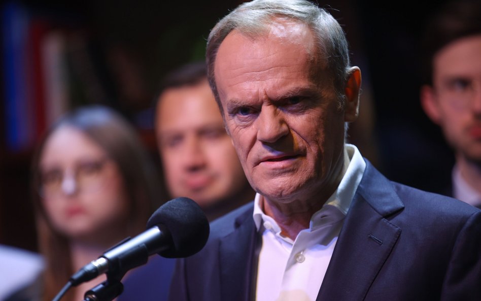 Przewodniczący Platformy Obywatelskiej Donald Tusk podczas konferencji prasowej w Krakowie