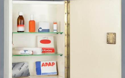 Wilhelm Sasnal, bez tytułu, 2000, obiekt, 46,5 × 16 × 32 cm, Kolekcja MOCAK-u