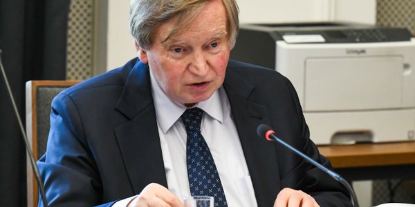 Prof. Ryszard Piotrowski: Nie jest nam potrzebna żadna nowa konstytucja