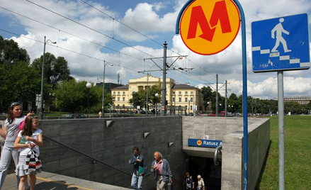 Pasażer stanął w obronie Azjatek zaatakowanych w metrze