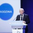 PiS chce wspierać polskie rodziny. Na zdjęciu: Jarosław Kaczyński prezentuje nowy program swojej par