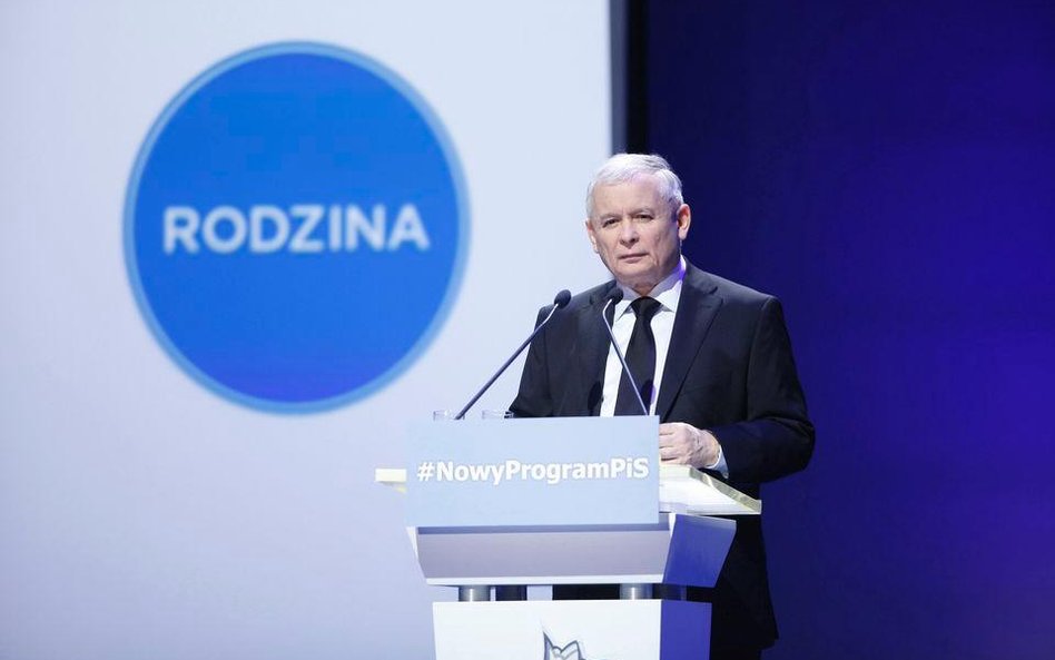 PiS chce wspierać polskie rodziny. Na zdjęciu: Jarosław Kaczyński prezentuje nowy program swojej par