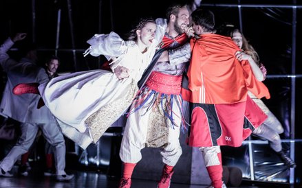 „Wesele” to dla Jana Klaty utwór napełniony muzycznością.