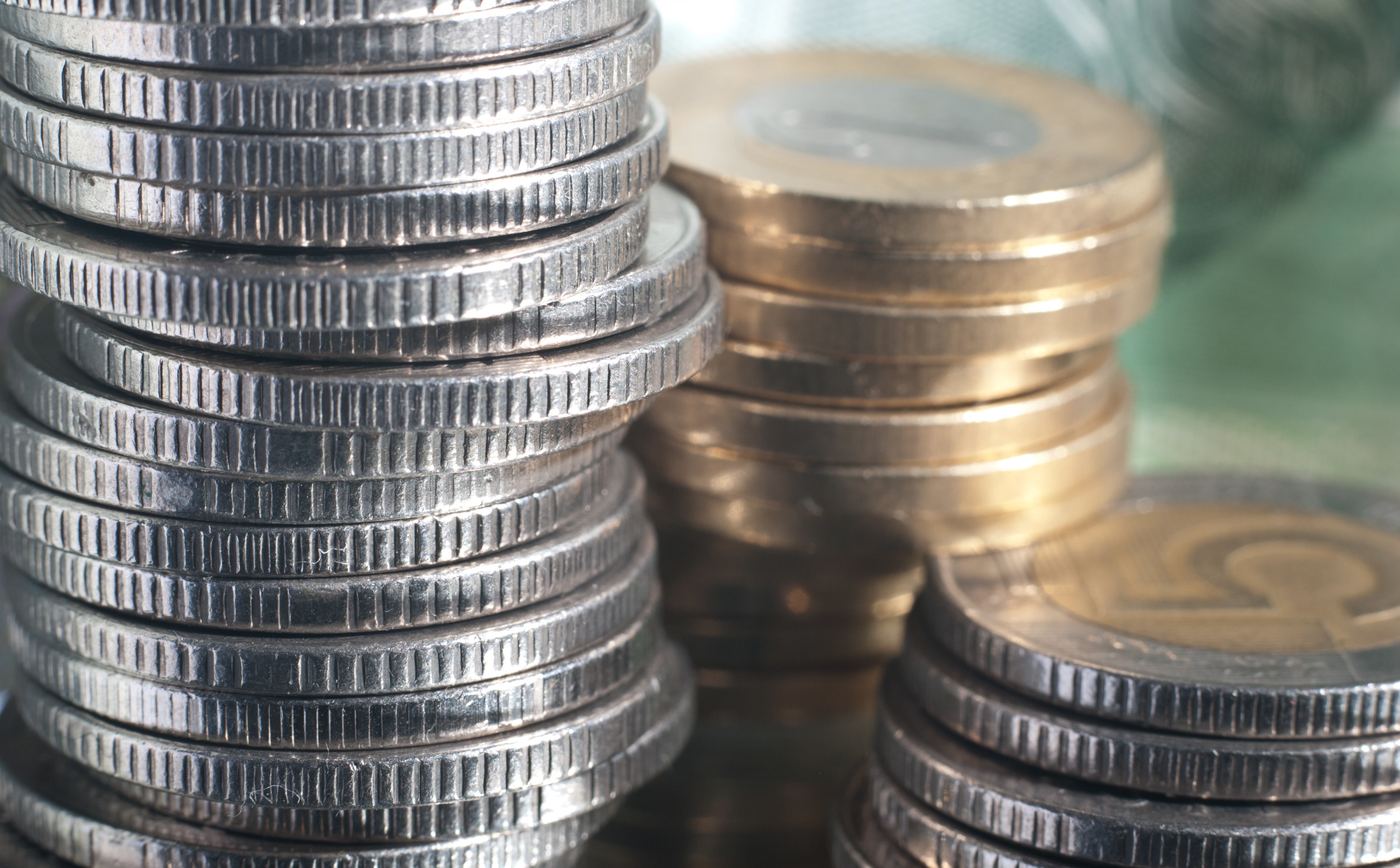 Złoty słabszy na koniec tygodnia