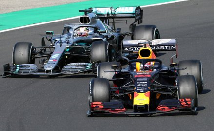 Formuła 1: Pościg Lewisa Hamiltona. Brytyjczyk wygrywa GP Węgier
