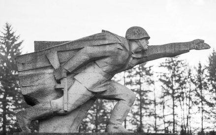 Bez tytułu (Pomnik Bohaterów Armii Czerwonej na Cmentarzu Żołnierzy Radzieckich, Bielsko-Biała), 201