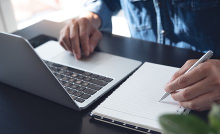 Dziennikarz wysłał pytania do spółki. Został skazany za zniesławienie