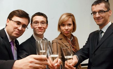 Noworoczny toast zwycięzców naszego rankingu analityków makroekonomicznych. Ich prognozy na przyszły