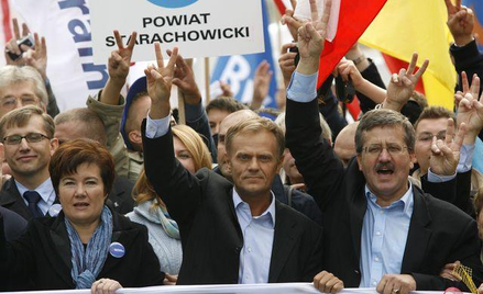 Możliwe, że Donald Tusk i jego otoczenie uznali, że pozycja Bronisława Komorowskiego jest już zbyt s