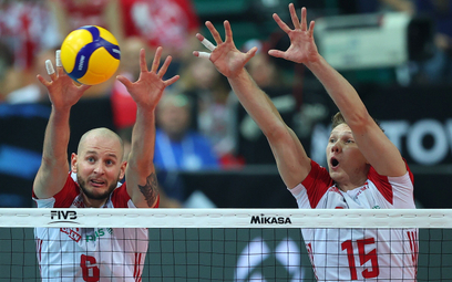 Bartosz Kurek (L) i Jakub Kochanowski podczas meczu finałowego mistrzostw świata siatkarzy z Włocham