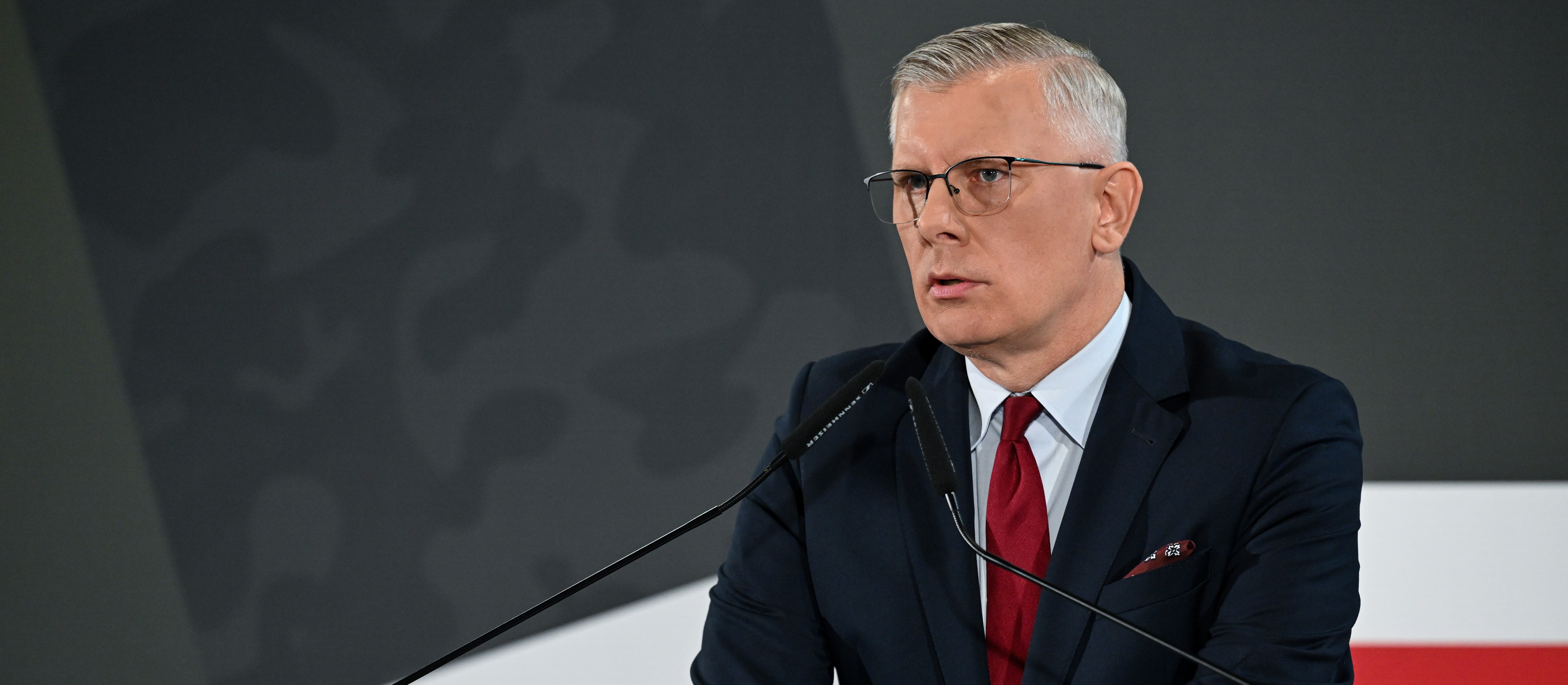 Ujawniamy kulisy cofnięcia Sławomirowi Cenckiewiczowi dostępu do tajemnic