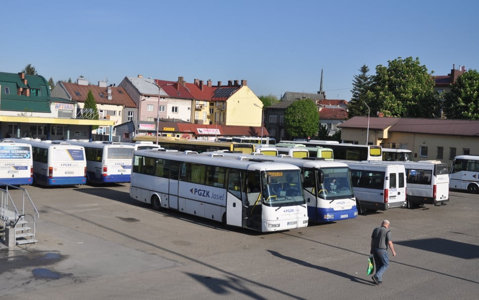 Publiczne przewozy autobusowe przejmą marszałkowie