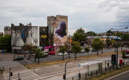 Widok na ulicę Targową i mural 1010.