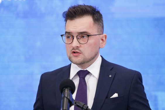 Rafał Ostrowski podczas konferencji Najwyższej Izby Kontroli