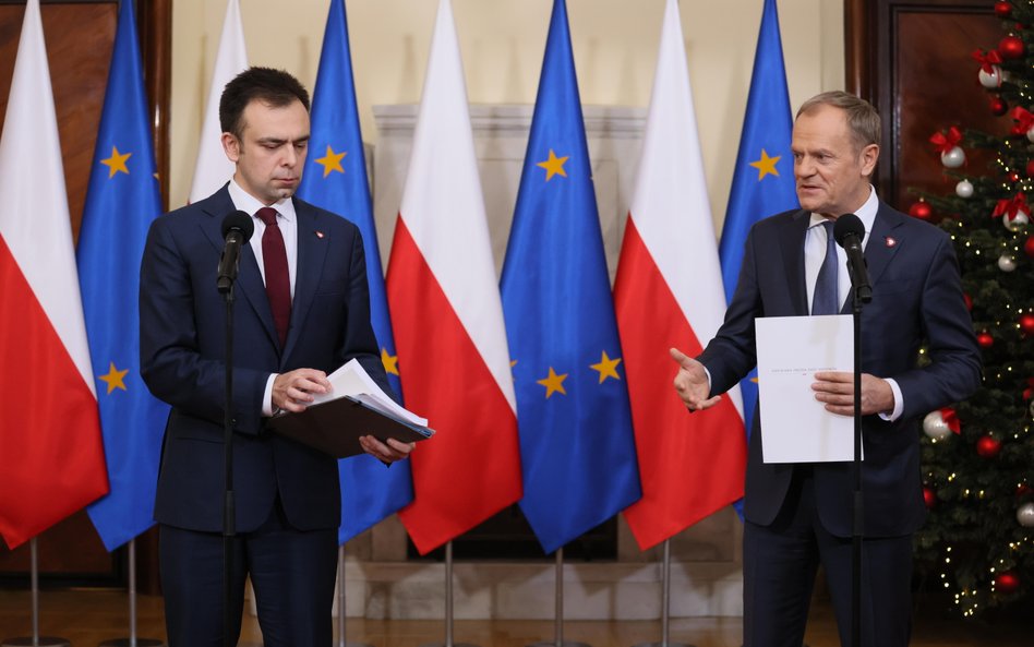 Premier Donald Tusk oraz minister finansów Andrzej Domański