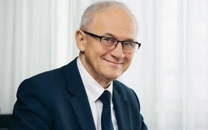 Minister energii Krzysztof Tchórzewski musi się zmierzyć z krytyką swojej wizji rozwoju energetyki.