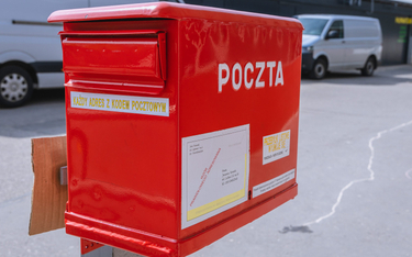 Władze Poczty Polskiej podjęły decyzję o praktycznym „zamrożeniu” działalności operatora. Firma wstr