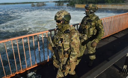 Żołnierze rosyjscy na terenie ukraińskiego obwodu chersońskiego