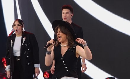 Ania Iwanek podczas koncertu "Premiery" w drugim dniu 62. Krajowego Festiwalu Polskiej Piosenki w Op