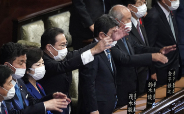 Uroczyste rozwiązanie parlamentu Japonii z udziałem premiera