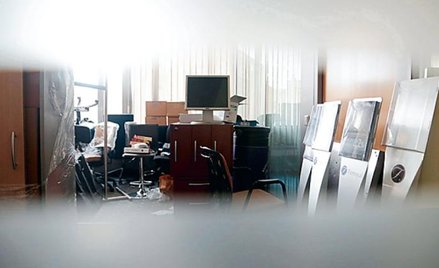 Klientom Finroyalu puściły nerwy i splądrowali warszawską siedzibę firmy. Próbowali wynieść m.in. sp