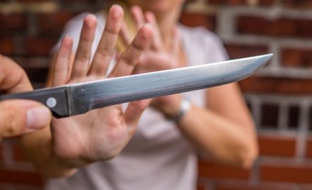 ZUS musi przyznać rentę specjalną kobiecie, która ratowała życie matki napadniętej przez ojca