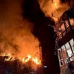 Płonący budynek mieszkalny w Dnieprze