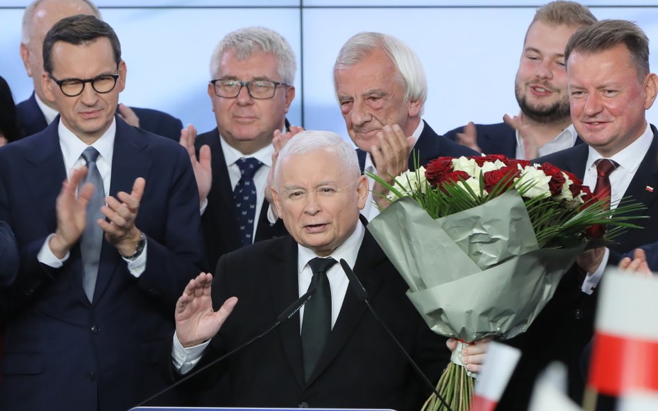 Jarosław Kaczyński świadomie odrzucił umiarkowaną centroprawicową politykę, uznając, że prawdziwe em