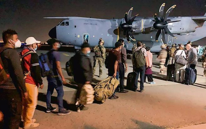 W Afganistanie trwa ewakuacja dyplomatów, obywateli państw zachodnich oraz ich współpracowników