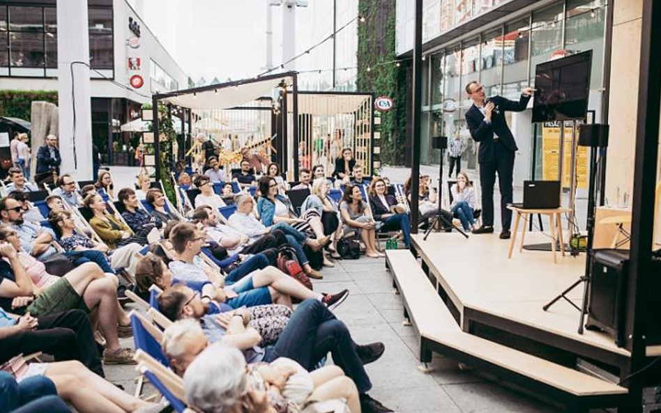 Atrium do organizowania imprez wykorzystuje przestrzeń pasażu Wiecha przy kompleksie Wars Sawa Junio