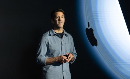 W Apple John Ternus wyrobił sobie opinię „miłego faceta”, towarzyskiego i przystępnego. O jego życiu