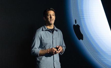 W Apple John Ternus wyrobił sobie opinię „miłego faceta”, towarzyskiego i przystępnego. O jego życiu