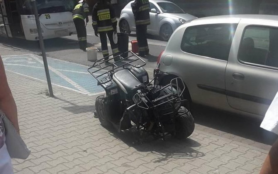 Dziecko na quadzie zderzyło się z autobusem