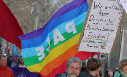 Protestujący sprzeciwiają się wojnie na Bliskim Wschodzie i nowym zasadom poboru