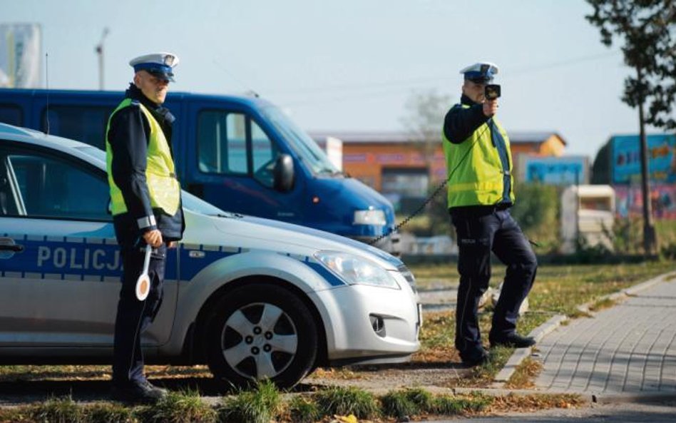 Młodzi ludzie powodują wypadki znacznie częściej niż osoby doświadczone za kierownicą