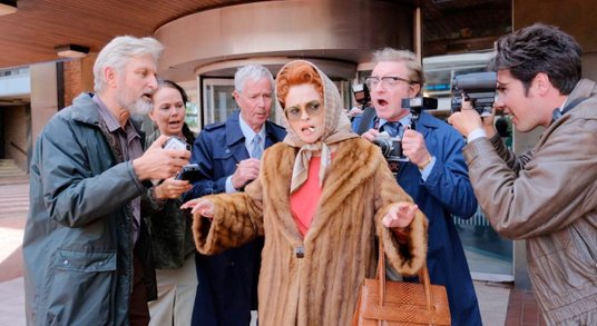 W serialu „Nolly” Noele Gordon, gwiazdę angielskiej telewizji sprzed pół wieku, gra Helena Bonham Ca