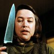 Kathy Bates jako niezapomniana Annie Wilkes w ekranizacji powieści "Misery" Stephena Kinga