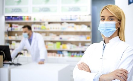 Farmaceutka - antyszczepionkowiec zwolniona z pracy. Sąd: i prawidłowo