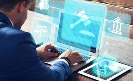 Adwokaci dostaną wiadomość o opóźnieniu zdalnej rozprawy