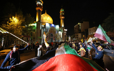 Mieszkańcy Iranu wyrażali radość z powodu ataku na Izrael na ulicach Teheranu