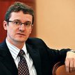 Jerzy Krawczyk razem z 11-letnimi synami (bliźniakami) lubi oglądać koszykówkę. Nie stroni także od 