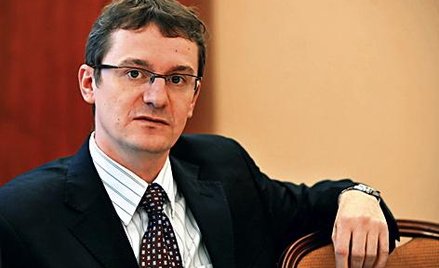 Jerzy Krawczyk razem z 11-letnimi synami (bliźniakami) lubi oglądać koszykówkę. Nie stroni także od 